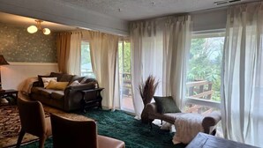TV - Relaxing Retreat Near SeaTac + EV Charger (SeaTac)
