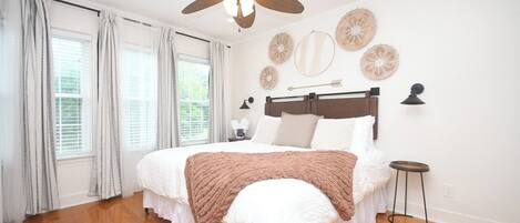 5 habitaciones, tabla de planchar con plancha, wifi y ropa de cama