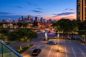 Property grounds - Uptown Luxe Stay With Views in Uptown (Dallas)