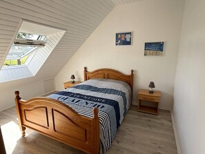 Room - 2-room gîte in the countryside 5 minutes from the beaches of Saint Cast le Guildo and 3 minutes from the... (MATIGNON)
