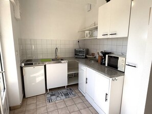 Fridge, microwave, dishwasher, toaster - 3-room gîte in the countryside 5 minutes from the beaches of Saint Cast le Guildo and 3 minutes from the... (MATIGNON)