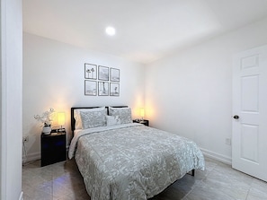 Iron/ironing board, Internet, bed sheets - Vrbo Property (St. Petersburg)
