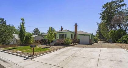 Custom 4bed/3bath house, central heat/AC, 10-15 mins to most attractions