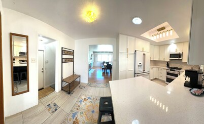 Custom 4bed/3bath house, central heat/AC, 10-15 mins to most attractions