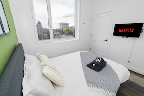 4 bedrooms, iron/ironing board, WiFi, bed sheets