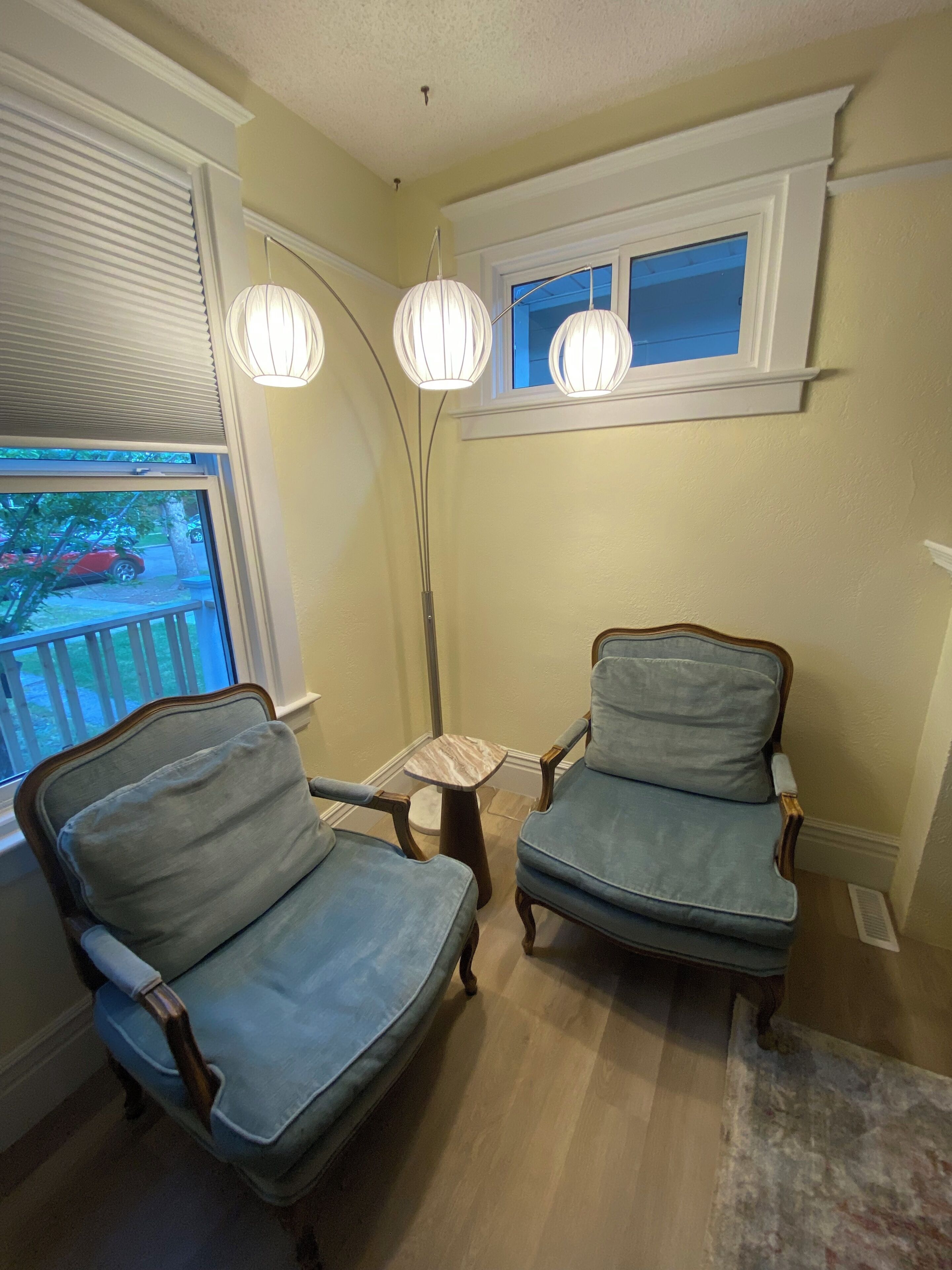 Charming Home In Lethbridge With Piano, Beautiful Neighborhood, Central Location - Lethbridge