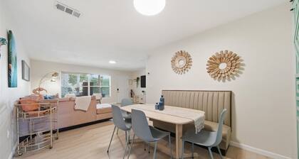 Beachside Oasis + Walk to Beach & Downtown + Dream Courtyard