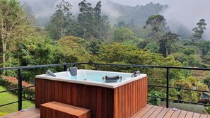 Outdoor spa tub - Luxury Container Villa - Monuntain Views - Jacuzzi -Near Cali (Yumbo)
