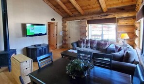 Fernseher, DVD-Player, Arbeitsbereiche