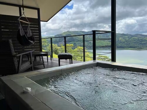 Lake view Cattle Ranch Villa