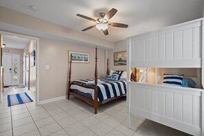 4 bedrooms, iron/ironing board, WiFi, bed sheets
