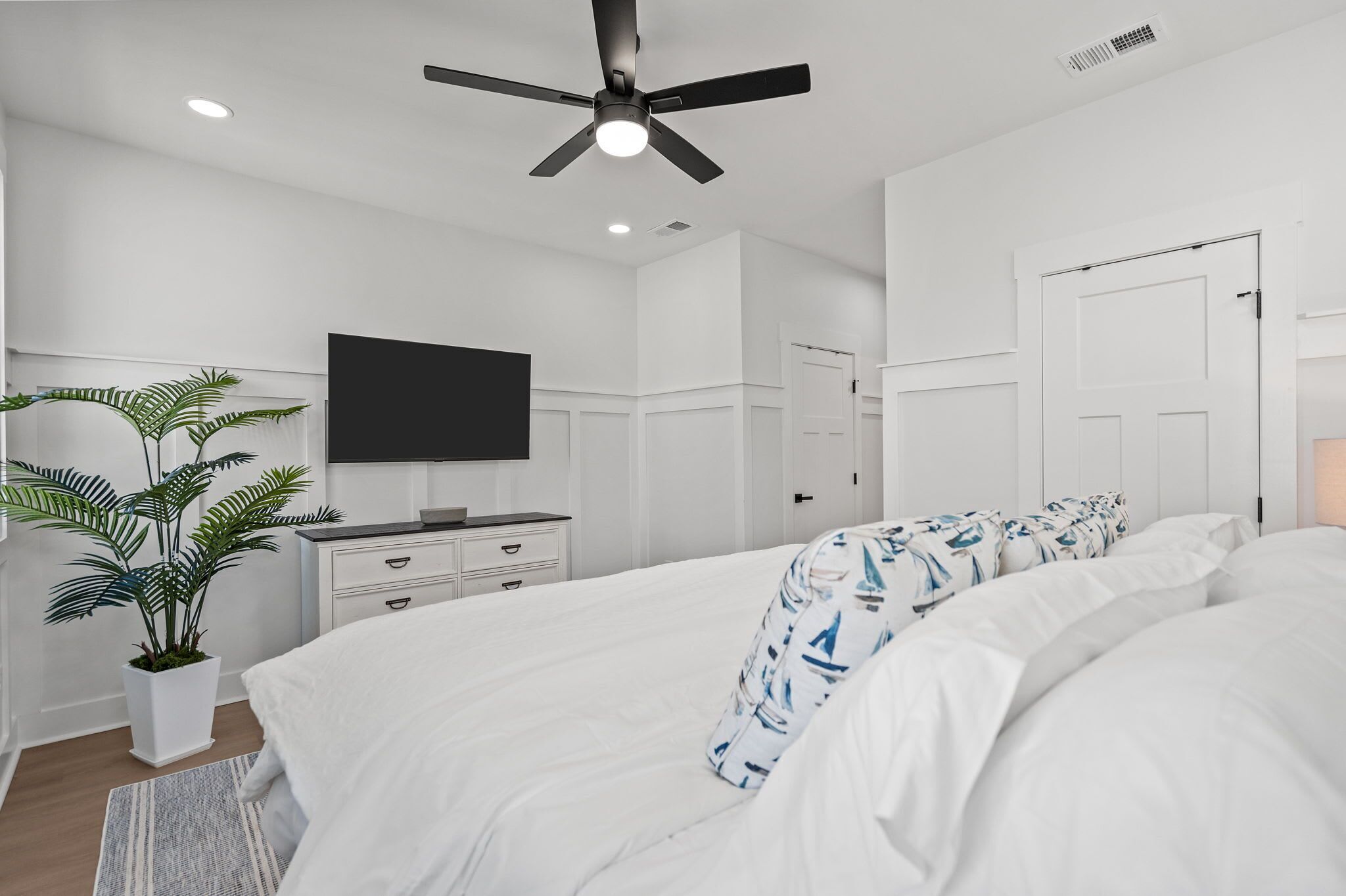 4 habitaciones, tabla de planchar con plancha, cuna de viaje y wifi 