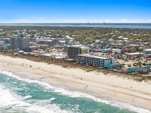 On the beach - CB Boardwalk Condo, Oceanfront, Pool! Villa (Carolina Beach)