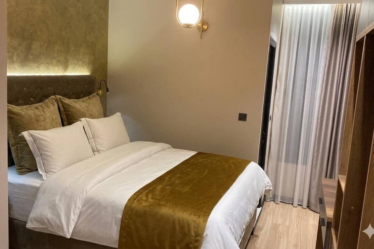 Suíte luxo, vista para a cidade | Escrivaninha, cortinas blackout, quartos à prova de som