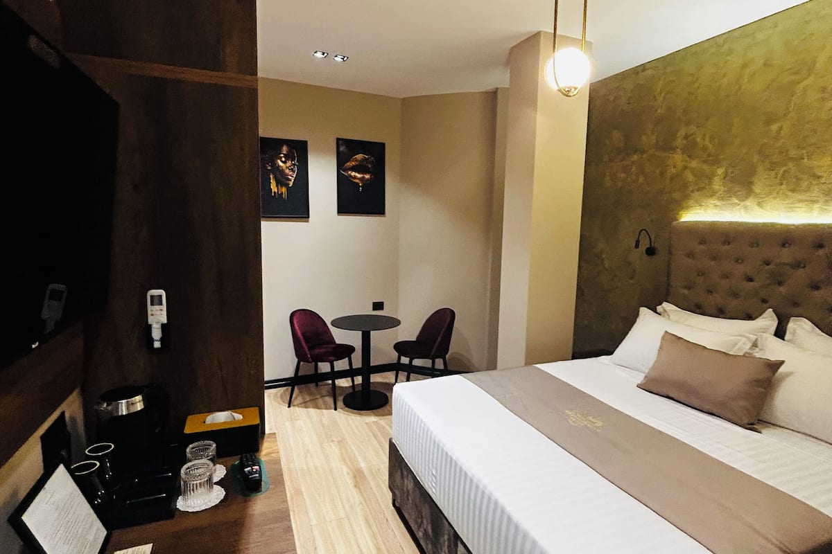 Deluxe Room, 1 Queen Bed
