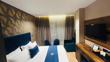 Deluxe Double or Twin Room, Refrigerator & Microwave | Desk, blackout curtains, soundproofing, iron/ironing board