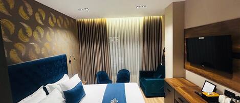 Chambre Deluxe double ou avec lits jumeaux, réfrigérateur et four à micro-ondes | Bureau, rideaux d’obscurcissement, système d’insonorisation