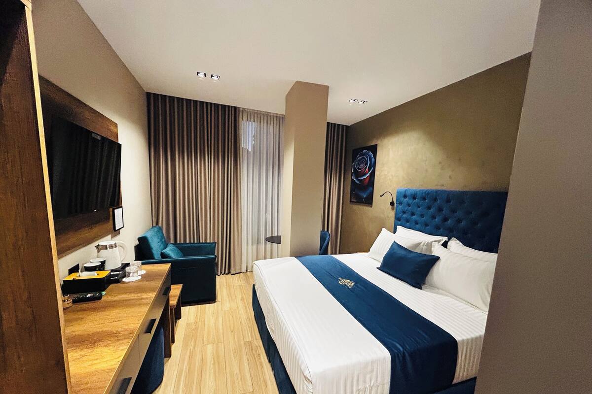 Deluxe Room, 1 King Bed