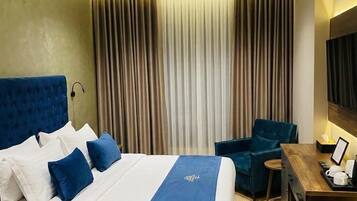 Deluxe Double or Twin Room, City View | Desk, blackout drapes, soundproofing, iron/ironing board
