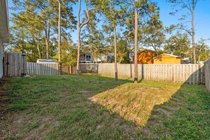 Property grounds - Oak Island Stay | Near Beach, Park & Splash Pad (Oak Island)