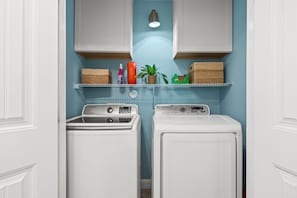 Interior - Oak Island Stay | Near Beach, Park & Splash Pad (Oak Island)