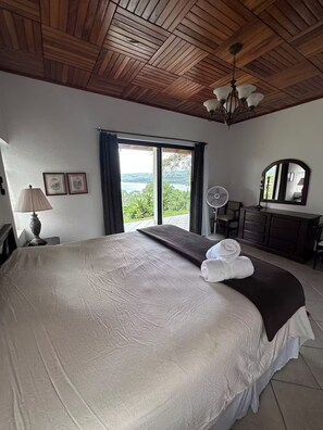 2 bedrooms, WiFi, bed sheets - Top View Cottage in Lake Arenal (Río Chiquito)