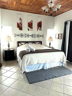 2 bedrooms, WiFi, bed sheets - Top View Cottage in Lake Arenal (Río Chiquito)