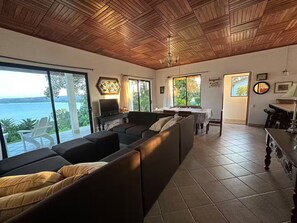 Living area - Top View Cottage in Lake Arenal (Río Chiquito)