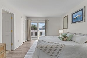 2 bedrooms, WiFi, bed sheets - Carolina Beach Oceanfront, Steps to Pier, Pool! Villa (Carolina Beach)