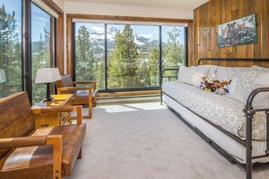Smart TV, fireplace - NEW! Skycrest Mtn View | Ski, Hike, Soak, Repeat (Big Sky)