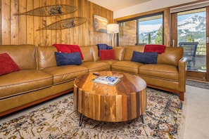 Smart TV, fireplace - NEW! Skycrest Mtn View | Ski, Hike, Soak, Repeat (Big Sky)
