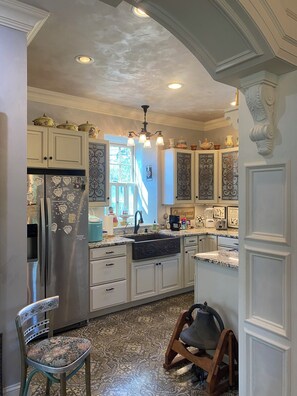 Private kitchen - English Cottage Style Circa 1814 Stone Schoolhouse (Skaneateles)