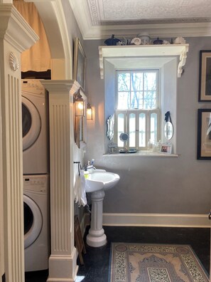 Hair dryer, towels, soap, toilet paper - English Cottage Style Circa 1814 Stone Schoolhouse (Skaneateles)