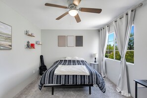 2 quartos, ferros/tábuas de passar roupa, Wi-Fi, roupa de cama