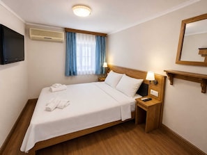 Standard Room | Free WiFi - Nisa Pansiyon (Ayvalık)
