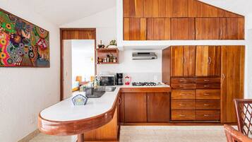 Fridge, microwave, stovetop, coffee/tea maker