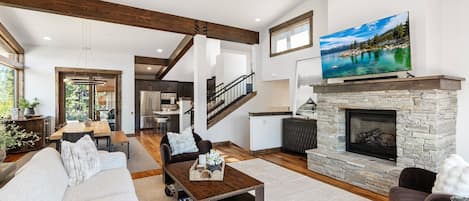 Smart TV, fireplace