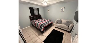 Delightful 2-bedroom apartment with AC in Edinburg