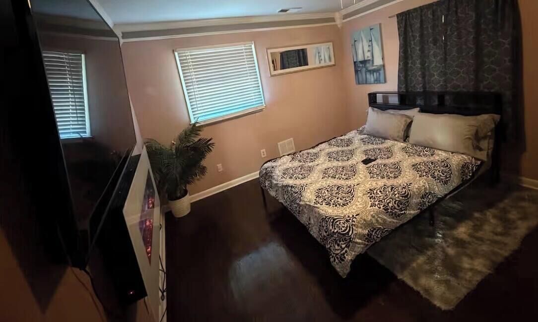 4 bedrooms, iron/ironing board, WiFi