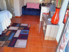 Desk, laptop workspace, free WiFi - Ecogreen Bed&Breakfast on Botha (Northam)