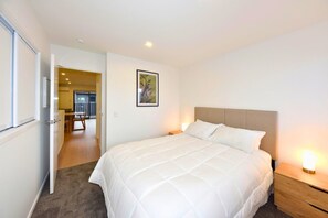 Iron/ironing board, WiFi, bed sheets - Cosy City Stay with Shared Sauna Access (Christchurch)