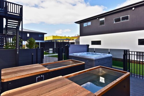 Cosy City Stay with Shared Sauna Access