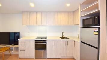 Fridge, microwave, oven, stovetop