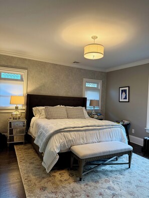 4 bedrooms, iron/ironing board, internet, bed sheets