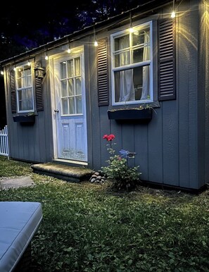 Exterior detail - Adorable 2-bedroom house with AC in peaceful Roscommon (Roscommon)