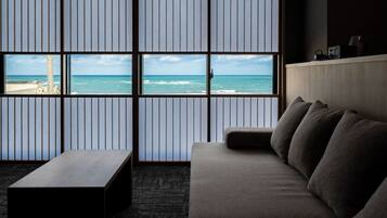 Panoramic Suite, Ocean View | Living area