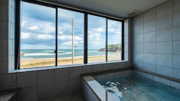 Suíte panorâmica, sacada, vista para o oceano | Spa