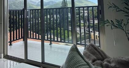 Genesis @ The Onyx — Modern Apartment in Heart of City with AC•Rooftop Pool•Gym