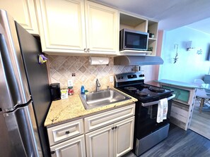 Private kitchen - Oceanfront Nautical Escape. Pools, Lazy River & Stunning Views (Myrtle Beach)