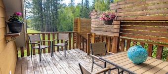 New cozy studio in Whitefish, overlooking 180 acres of conservation easement